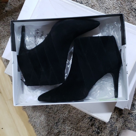 Black suede kensie booties 9 - Picture 1 of 7